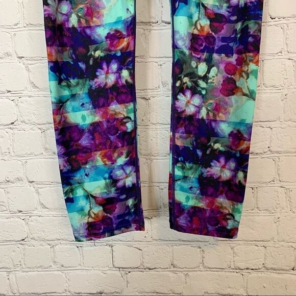 ATHLETA Floral Fade Sonar Capri Extra small Yoga Workout - Picture 5 of 13